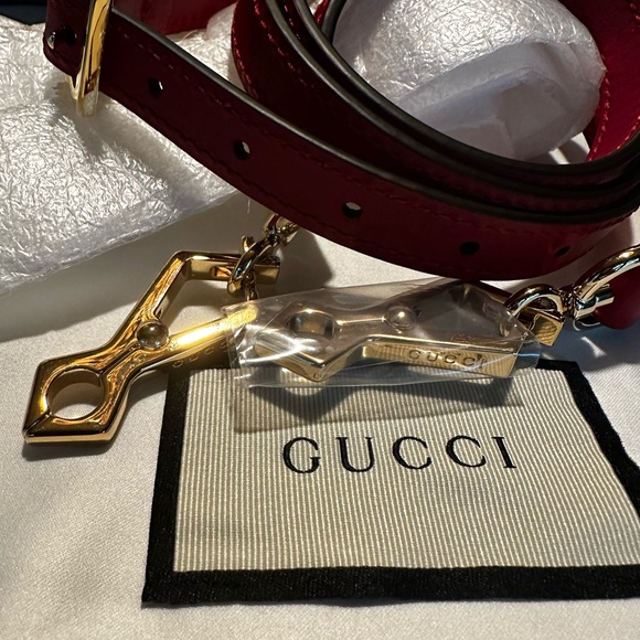 NWT!! ❤️ Gucci Hibiscus Red Bag/Phone Strap - Picture 4 of 8
